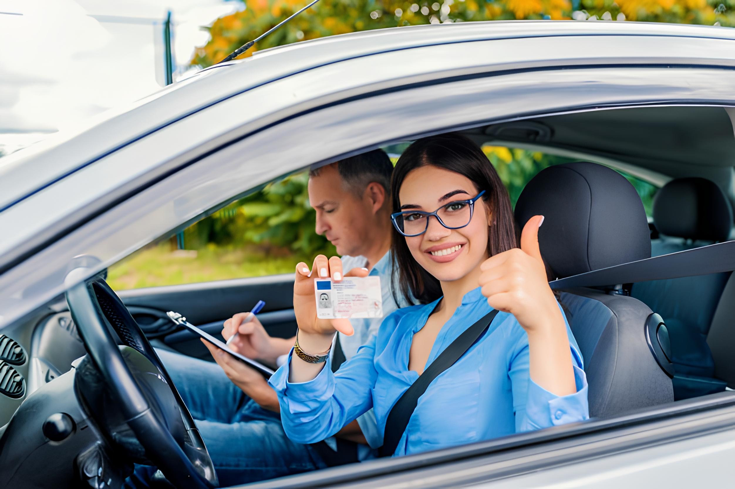 Elevi Auto Avantaj Iași cu instructorul la mașina de școală - permis categoria B